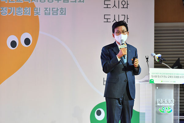 서울권역 회원도시를 대표해 발표하고 있는 박성수 송파구청장