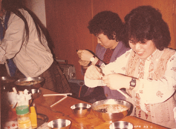 ▶사진6: 한경자 제공 1976년경 성수동 오리엔트 시계 직장인의 맛 점심시간