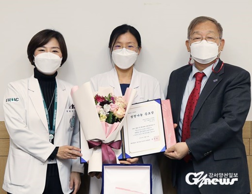 (왼쪽부터) 이대서울병원 임수미 원장, 이대서울병원 신경과 박진 교수, 한국장기조직기증원 문인성 원장