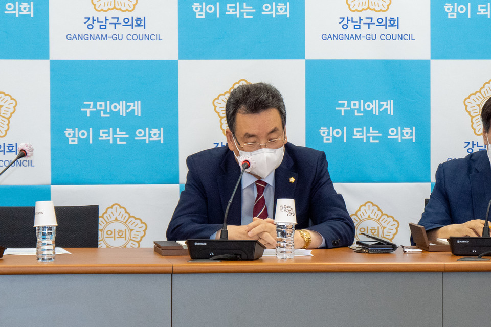김형대 강남구의회 의장이 부패방지 교육에 앞서 인사말을 하고 있다.
