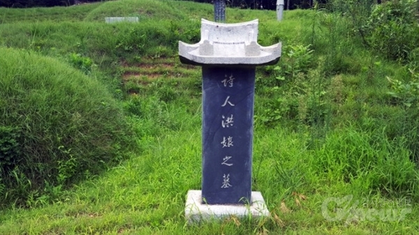 홍랑의 무덤은 경기도 파주 교하읍 다율리 산자락에 있다.