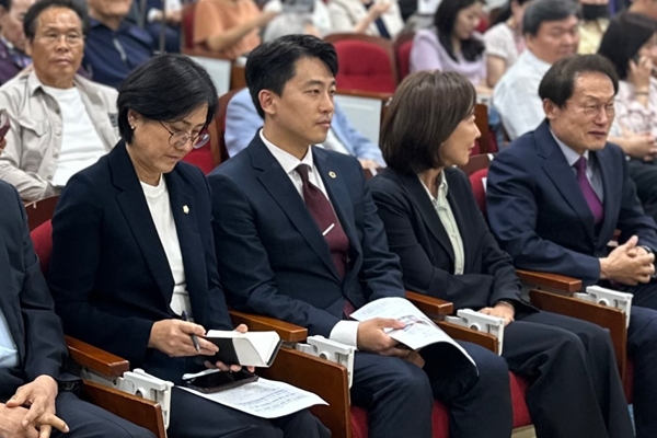 (가칭)흑석고 설립 학부모 설명회’에 참석한 이희원 서울시의원(왼쪽 두번째)