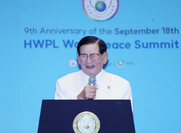 평화지도자 콘퍼런스 이만희 대표] HWPL 9·18 평화 만국회의 9주년 기념식이 개최된 가운데, 18일 오후 열린 '2023 평화 지도자 콘퍼런스'에서 이 대표가 발언하고 있다.