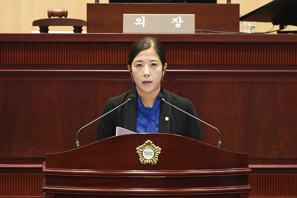 제324회 임시회 제1차 본회의에서 5분 발언하는 정서윤 의원.