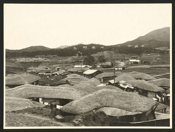 사진 20. 경기도 고양군 연희면 신촌리 마을(1933년 이전), 무라카미 텐코 컬렉션