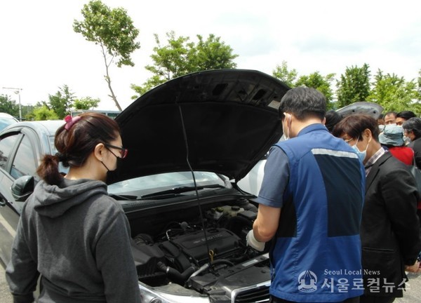 자동차 안전사고 예방 및 올바른 운전문화 정착을 위한 ‘강남자동차 실습교실’이 열리고 있다. / 강남구