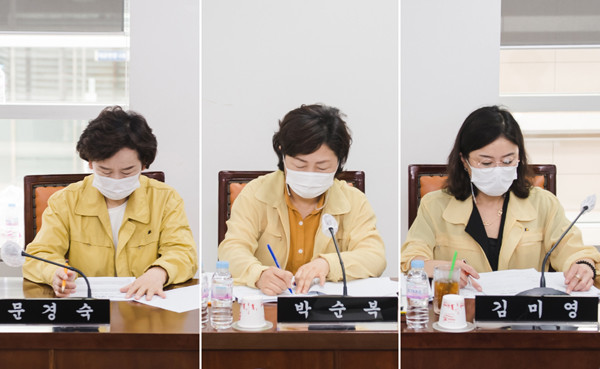 제238회 임시회에서 의원발의 조례 제안을 설명하고 있는 의원들. 사진 왼쪽부터 문경숙, 박순복, 김미영 의원.