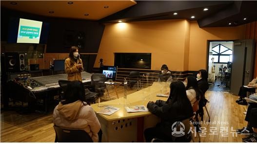 음악에 관심 있는 중학생을 대상으로 ‘K-POP 음원제작 멘토링’을 제작했다. / 성북구