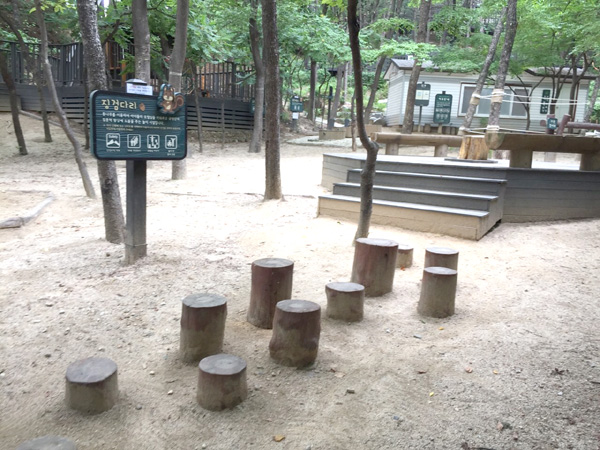 봉화산 유아숲체험원 놀이터 모습