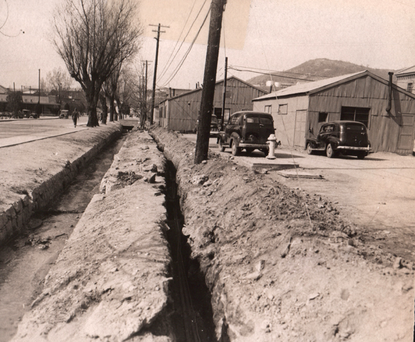 1957년 4월 16일, 용산기지 내 통신설비 매설 작업