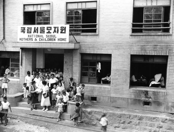 1950년대 서울 노량진 ‘국립서울모자원’