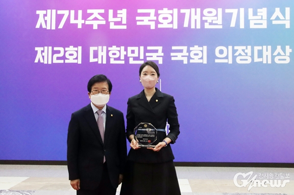 (왼쪽부터)박병석 국회의장과 강선우 국회의원