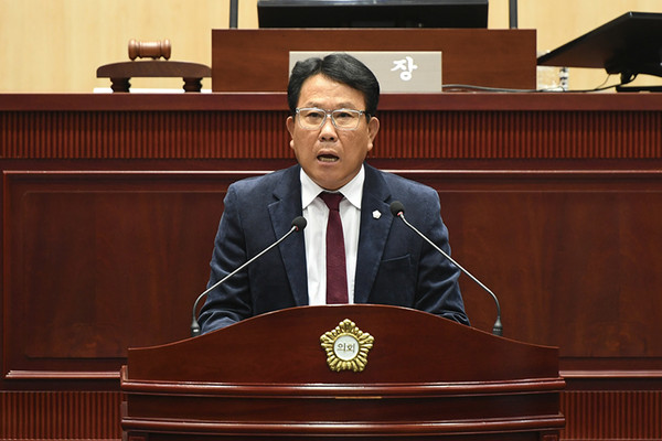 제324회 임시회 제1차 본회의에서 5분 발언하는 서정인 의원.